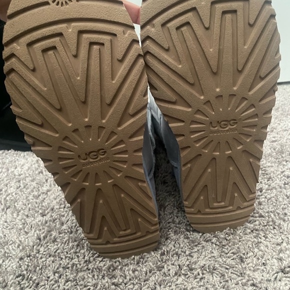 Uggs size 9 never been work, just have been sitting around. - Picture 2 of 5